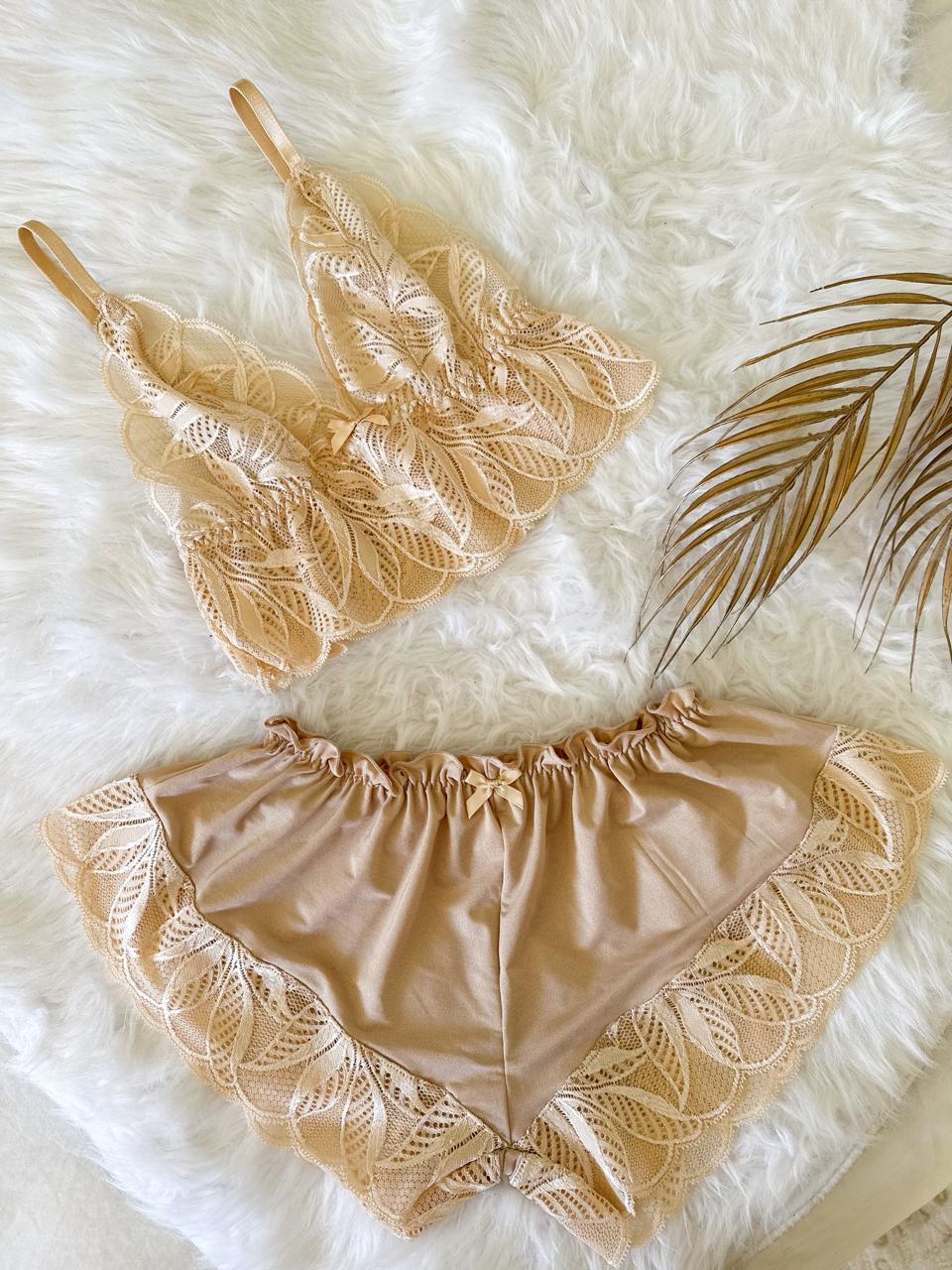 IMG-20240718-WA0101 Bustier et Short Satin en Dentelle Champagne – Image 1