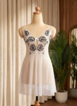 Nuisette Blanche en Dentelle Noire – Image 2