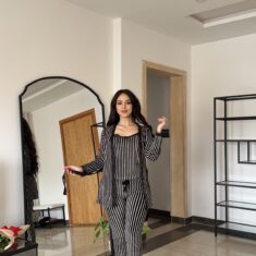 Pyjama 3 Pièces Velours Soft Noir Rayé Ou Bleu Marine Rayé