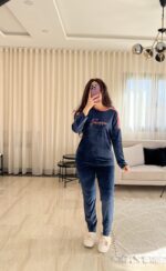 Pyjama Velours Bleu Marine ou Noir "Très Énergique" – Image 3