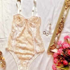 Body Suit en Dentelle Beige