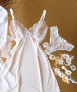 Nuisette Blanc Cassé en Dentelle Fine avec Culotte