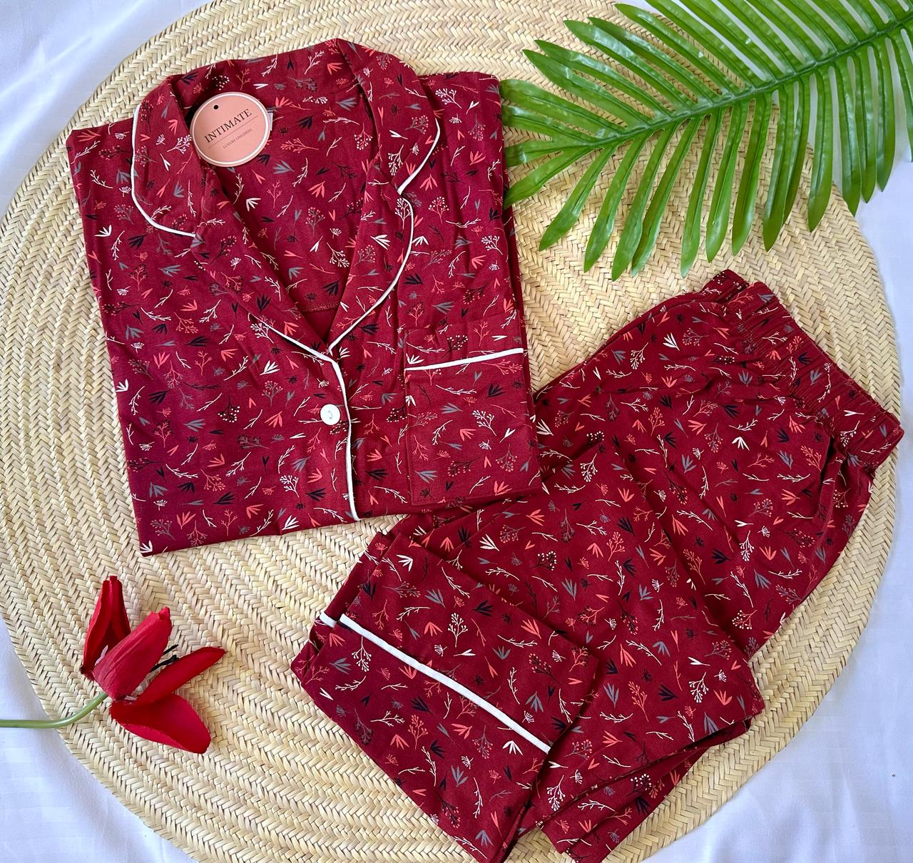 IMG-20250604-WA0013 Pyjama Chemise Demi Manches Coton Rouge Bordeaux Imprimé Fleurie – Image 1