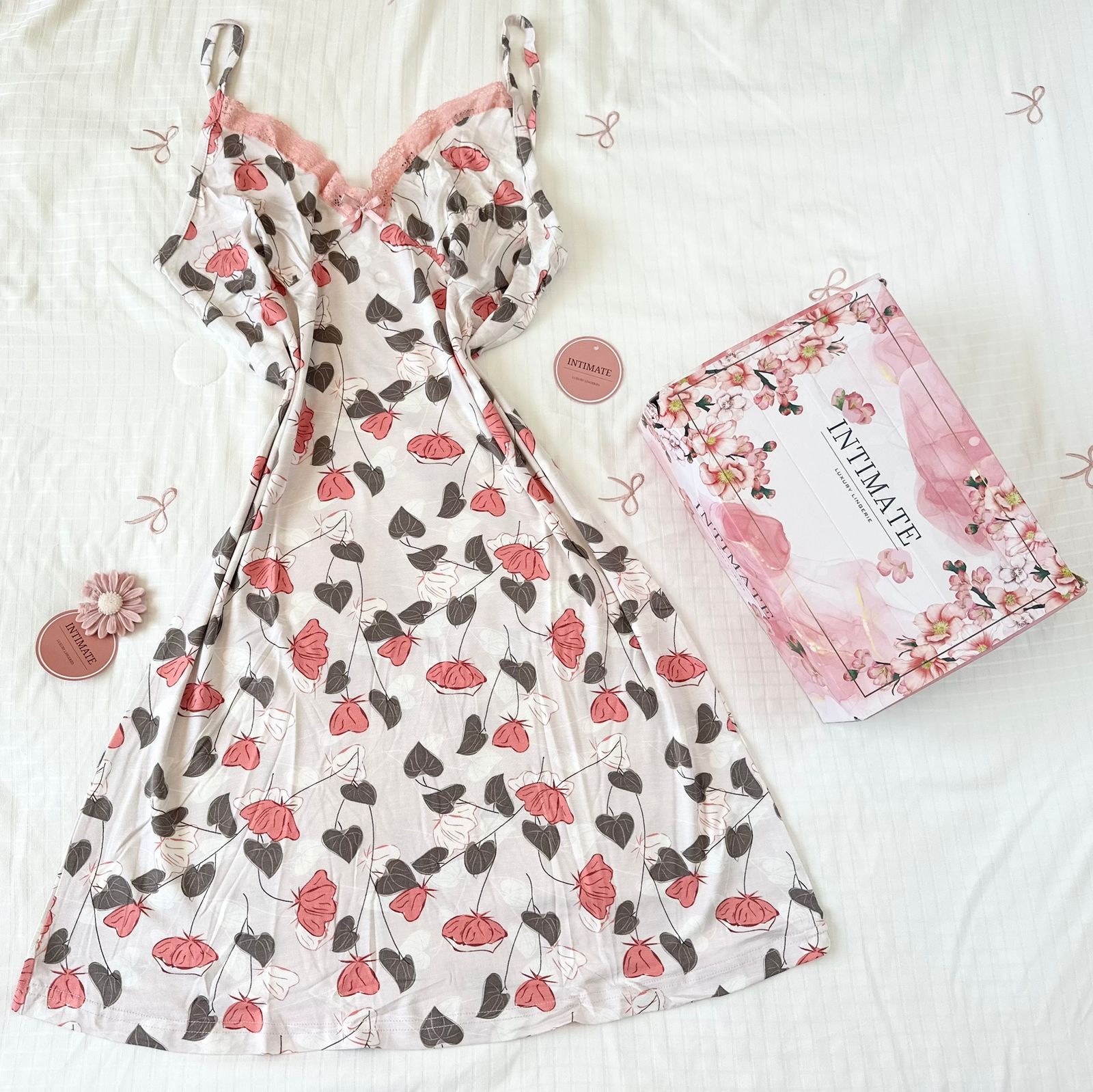 IMG-20250624-WA0031 Pyjama Robe Bretelles en Coton Viscose Beige & Rose Imprimé Fleurs – Image 1
