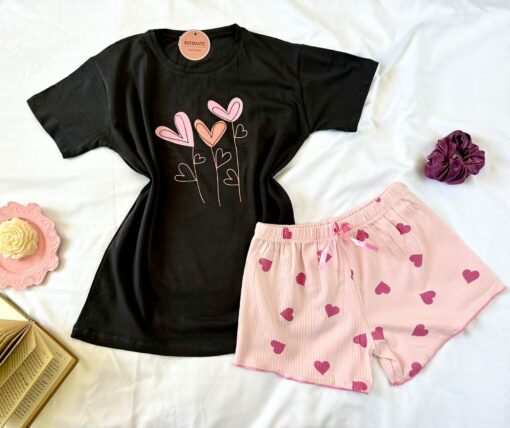 Pyjama Short Demi Manches Coton Rose & Noir Imprimé Cœurs – Image 1