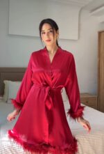 Robe de Chambre Mariée en Satin & Plumes Rouge "Bride"