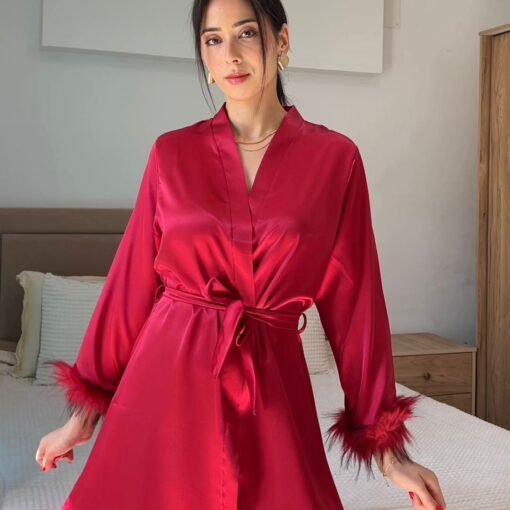 Robe de Chambre Mariée en Satin & Plumes Rouge "Bride"