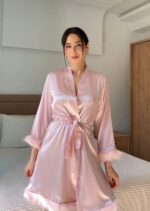 Robe de Chambre Mariée en Satin & Plumes Rose "Bride"