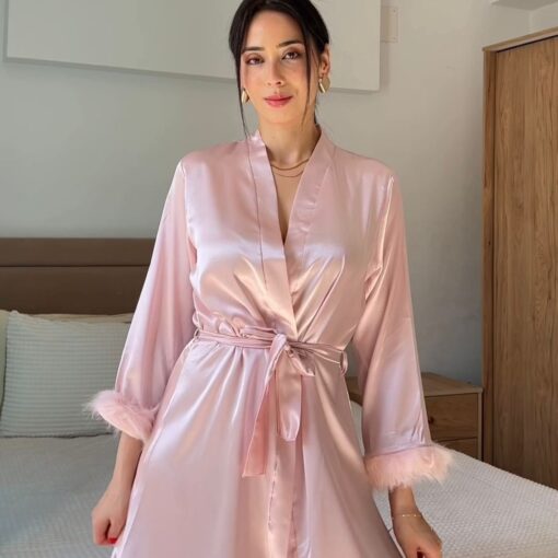 Robe de Chambre Mariée en Satin & Plumes Rose "Bride"