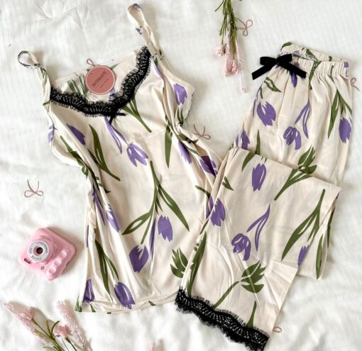 Pyjama Bambo Blanc Cassé & Violet En Dentelle Noire – Image 1