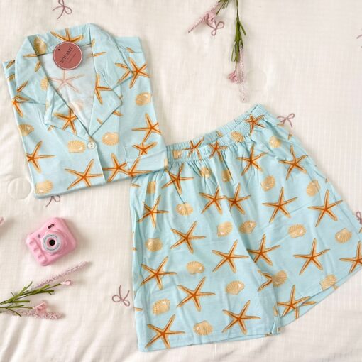 Pyjama Chemise et Short Coton Bleu Ciel Imprimé Étoile de Mer & Coquillages