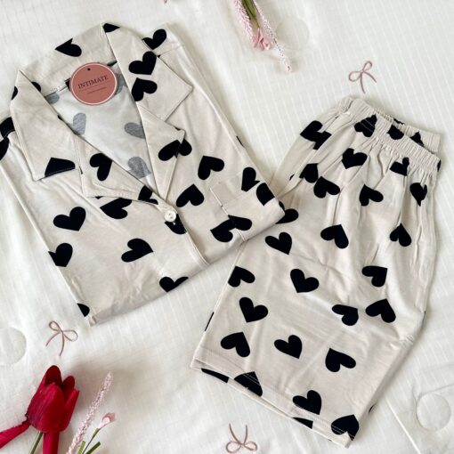 Pyjama Chemise et Short Coton Beige Imprimé Cœurs Noirs