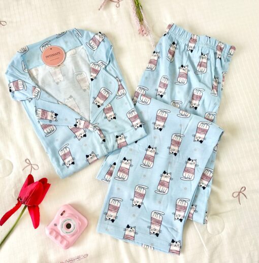 Pyjama Chemise Demi Manches Coton Bleu Ciel Imprimé Chats – Image 1