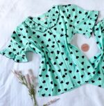 Offre Spéciale : Pyjama 3 Pièces Coton Viscose Vert Doux Pointillé Cœurs Noirs – Image 3
