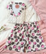 Pyjama Chemise et Short Bambo Beige Imprimé Cœurs & Biscuits – Image 2