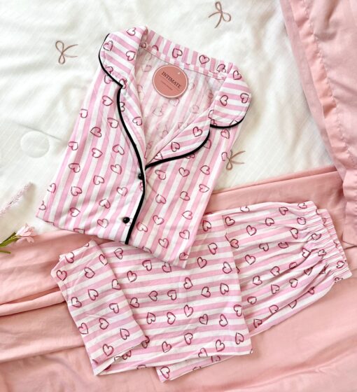 Pyjama Chemise Blanc & Rose Rayé Imprimé Cœurs – Image 1
