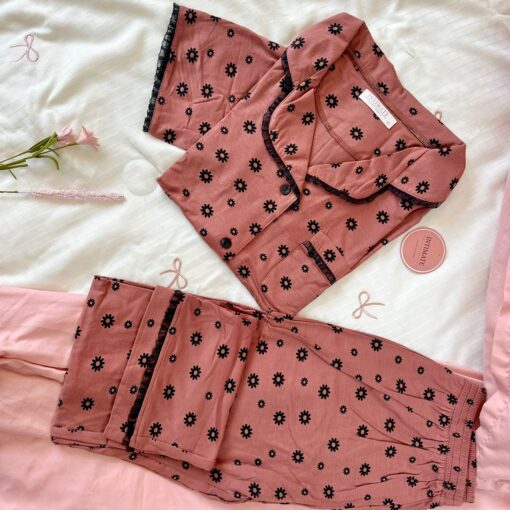 Pyjama Chemise Nude Pointillé Fleurs Noires