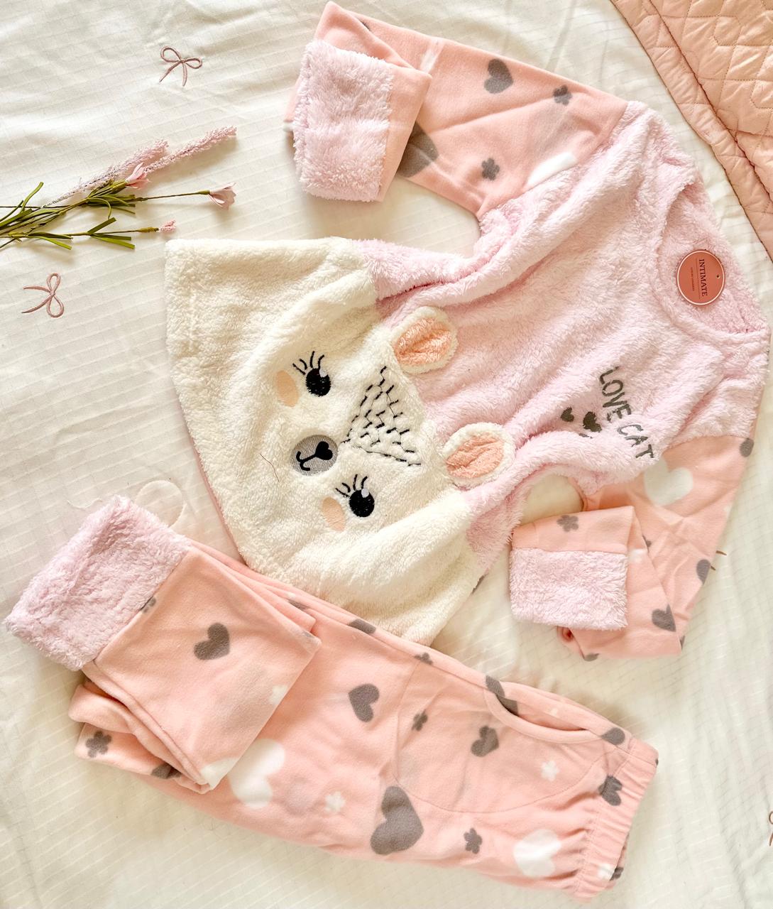 IMG-20250925-WA0026 Pyjama Polaire Rose Bébé Love Cat – Image 1