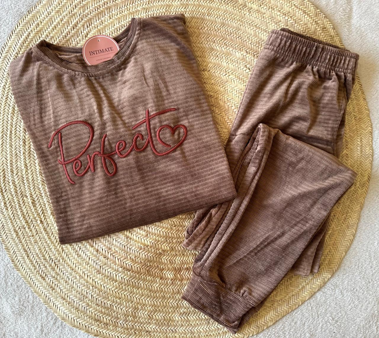 IMG-20251017-WA0036 Pyjama Velours Marron "Perfect" – Image 1