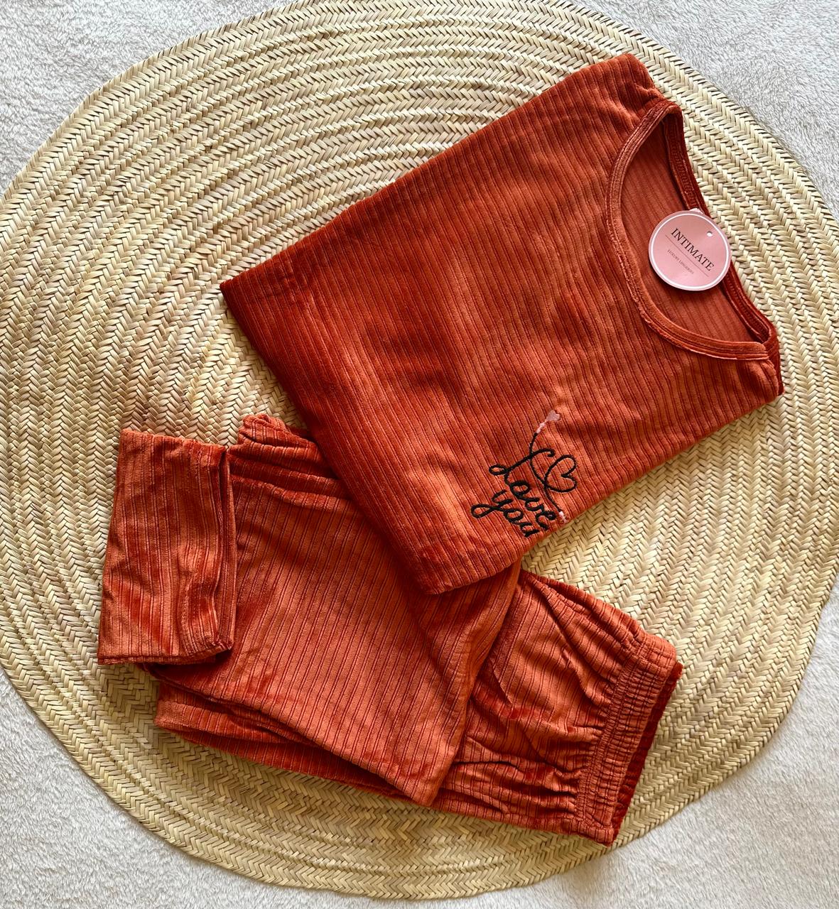 IMG-20251017-WA0037 Pyjama Velours Orangé "Love You" – Image 1
