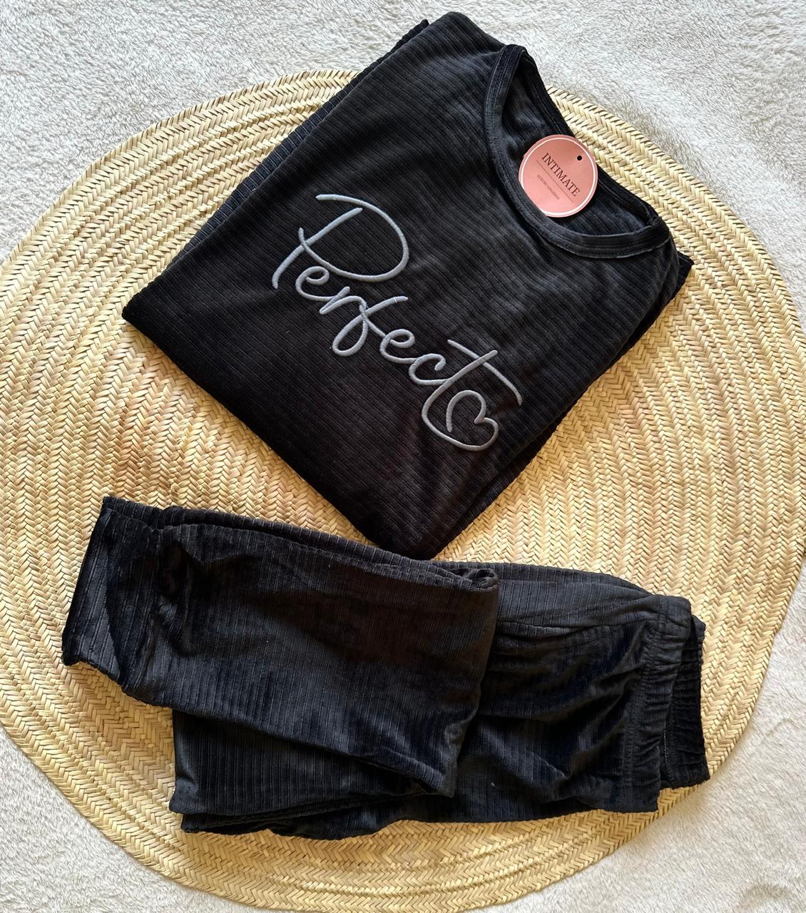 IMG-20251017-WA0051 Pyjama Velours Noir "PERFECT" – Image 1