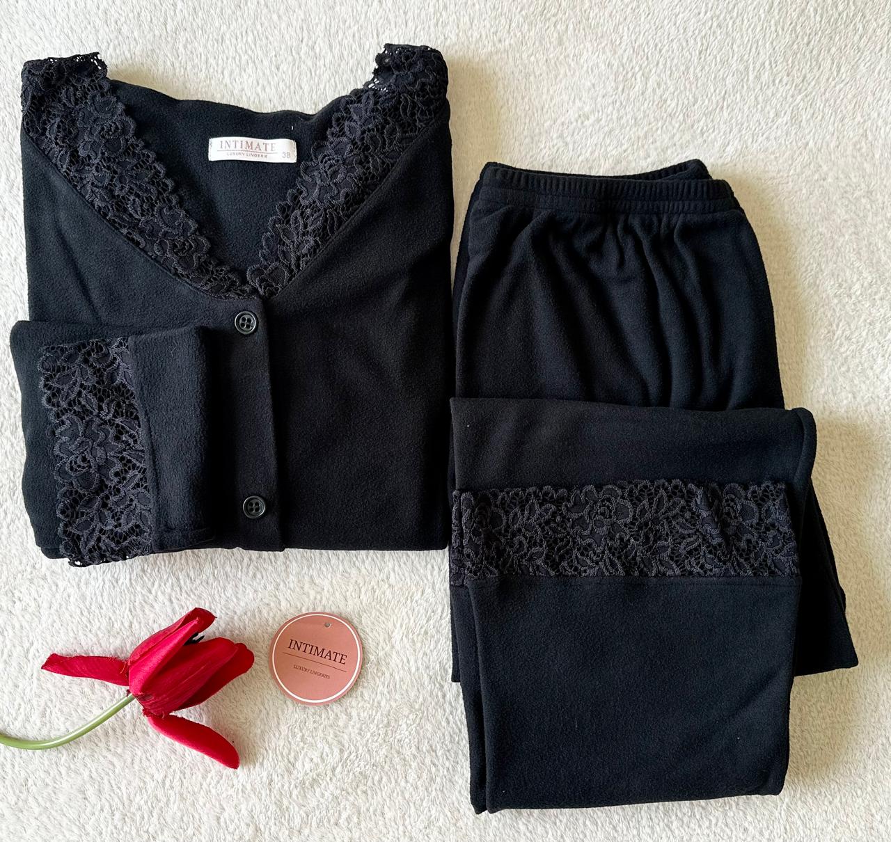 IMG-20251019-WA0025 Pyjama Chemise Velours Soft & Dentelle Noir – Image 1