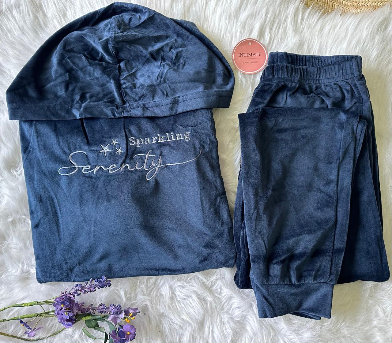 IMG-20251029-WA0047 Pyjama Velours Capuche Bleu "Sparkling Serenity" – Image 1