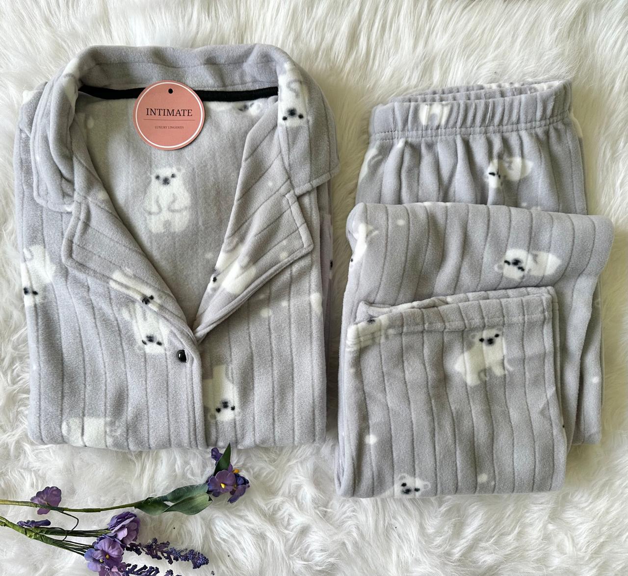 IMG-20251029-WA0050 Pyjama Chemise Polaire Gris Imprimé Ourson – Image 1