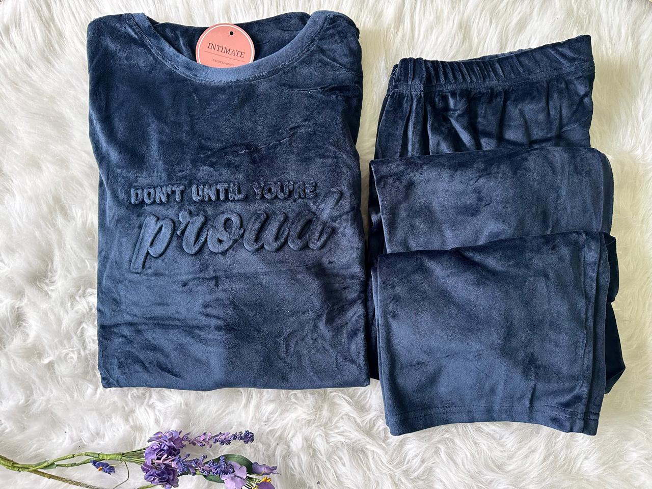 IMG-20251029-WA0052 Pyjama Velours Bleu "Proud" – Image 1