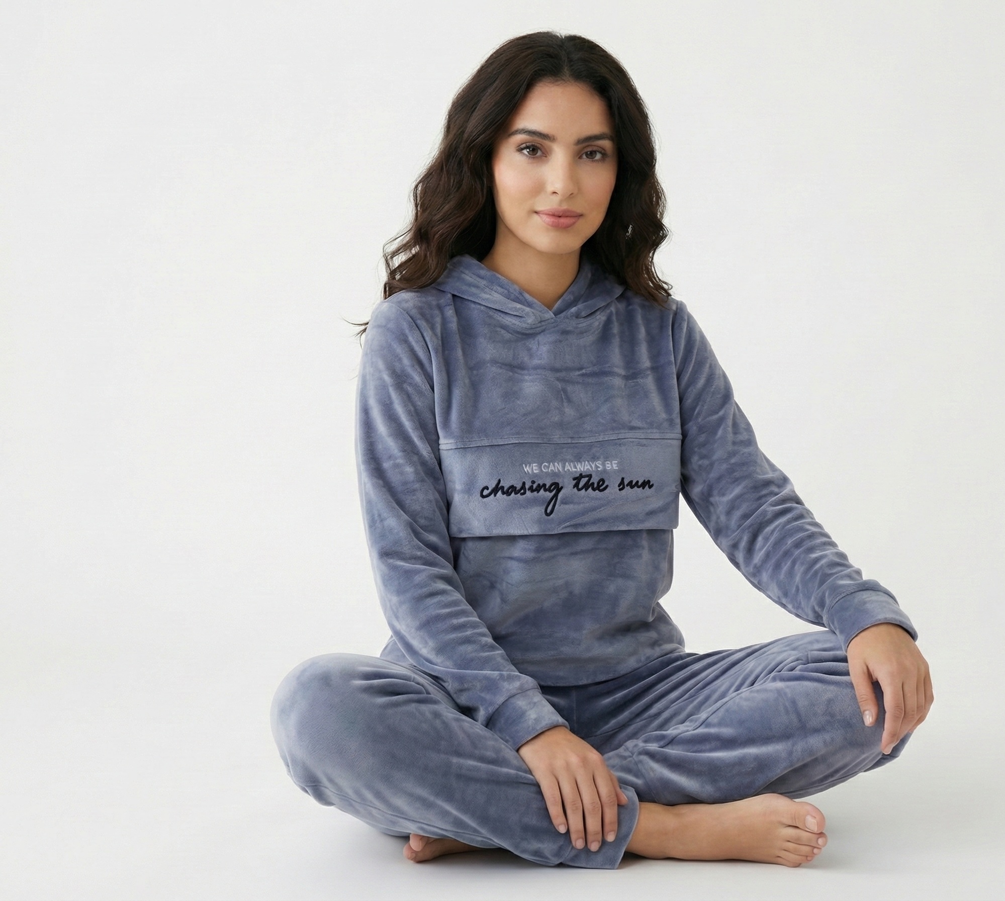 1765683938395 Pyjama Velours Capuche Gris " Chasing The Sun" – Image 1