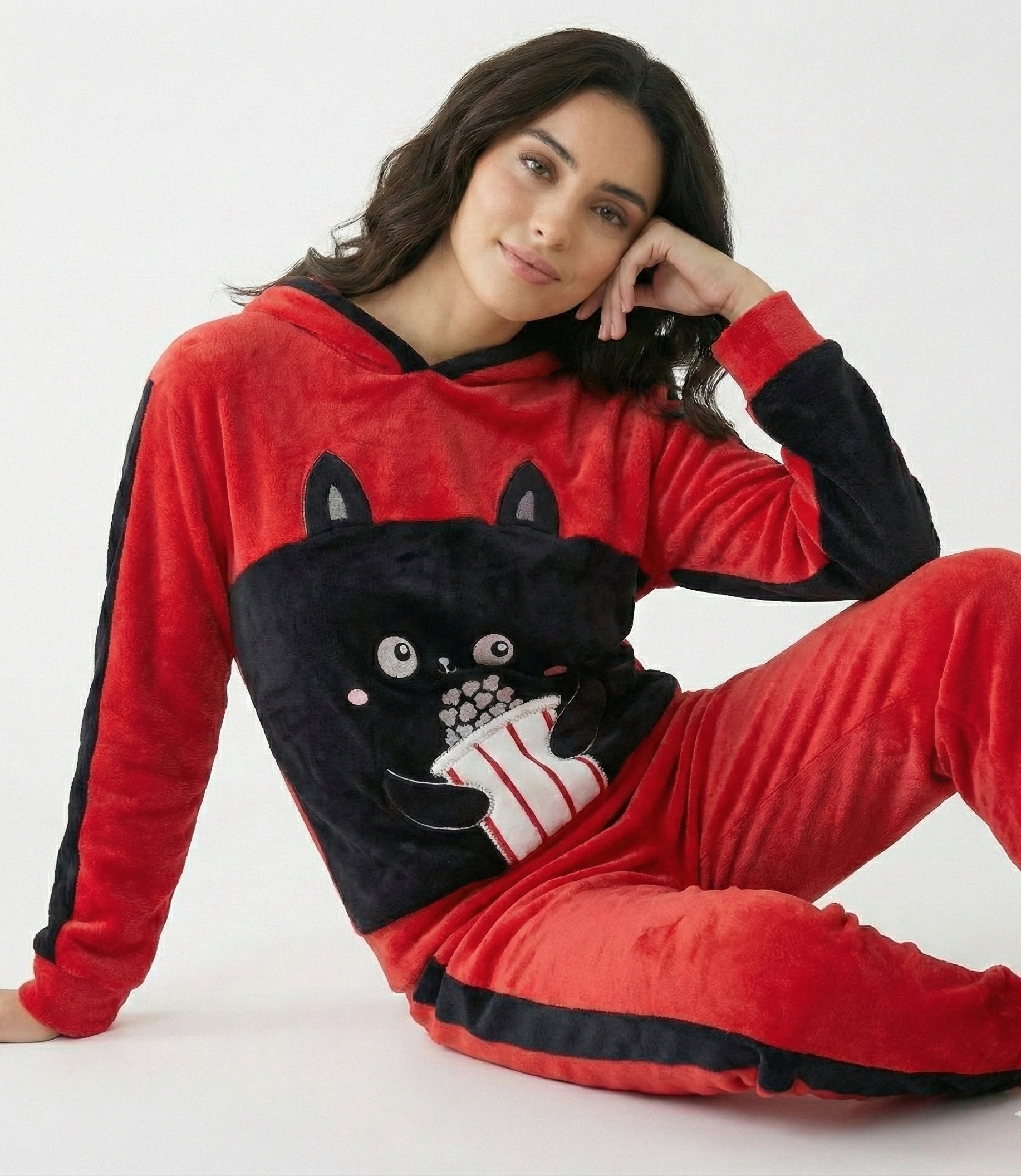 1765691268809 Pyjama Capuche Polaire Noir & Rouge – Image 1