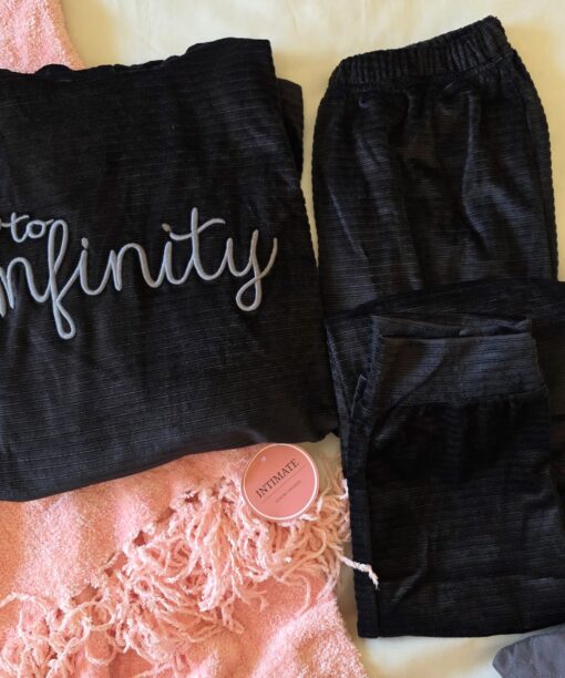 Pyjama Velours Capuche Noir "INFINITY"