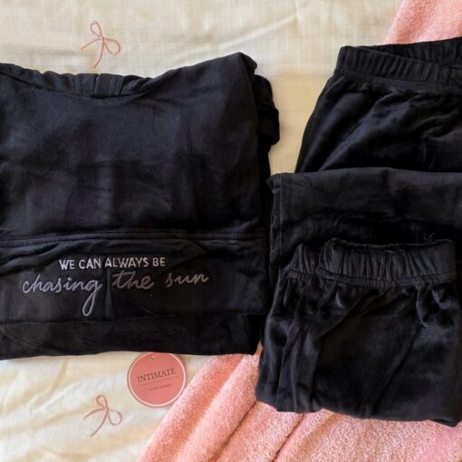 Pyjama Velours Capuche Noir " Chasing The Sun"