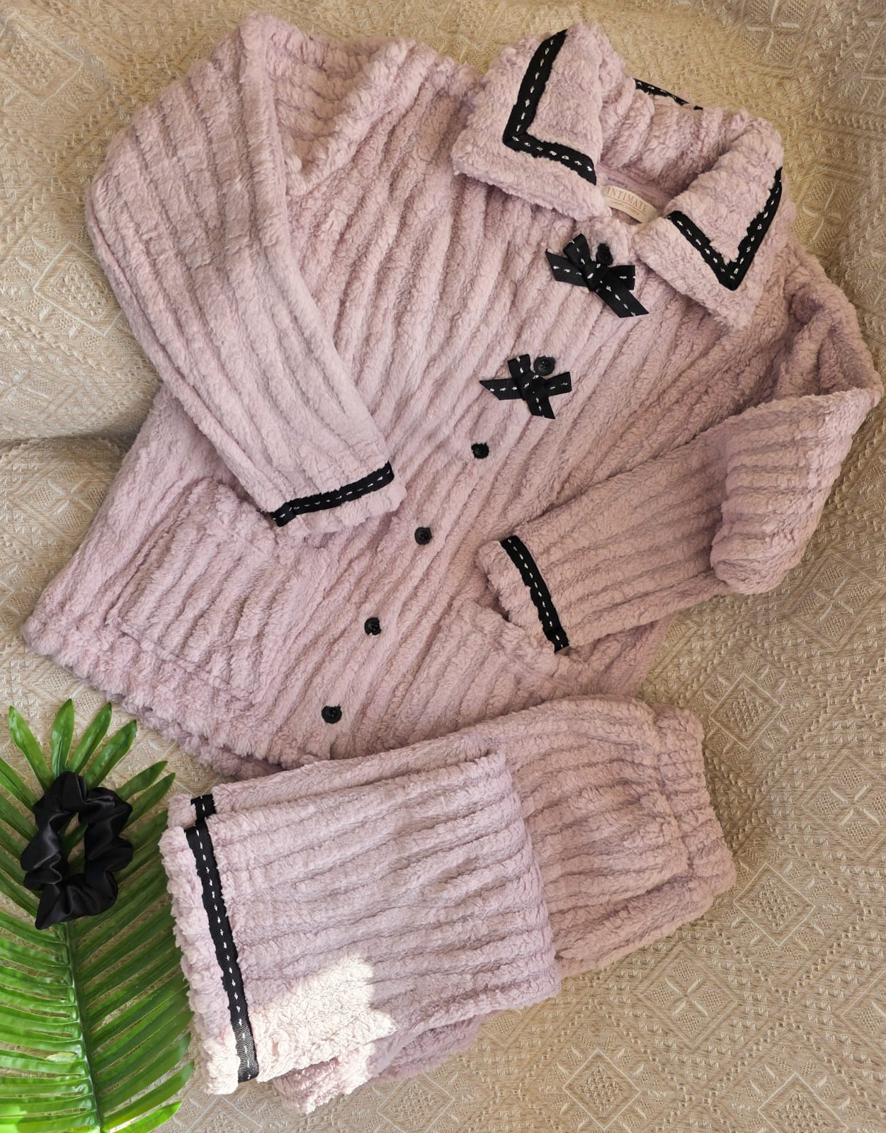 IMG-20251115-WA0047 Pyjama Chemise Polaire Violet Lilas & Chouchou Gratuite – Image 1