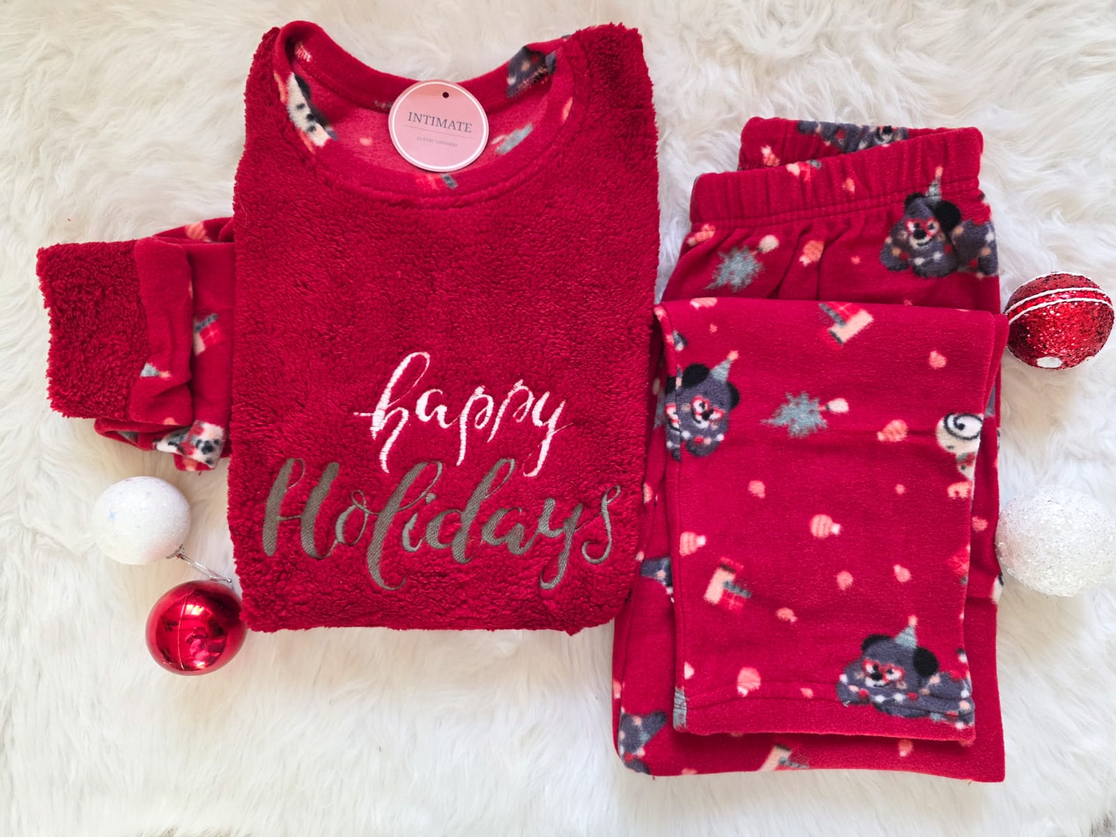 IMG-20251115-WA0056 Pyjama Polaire Rouge "Happy Holidays" – Image 1