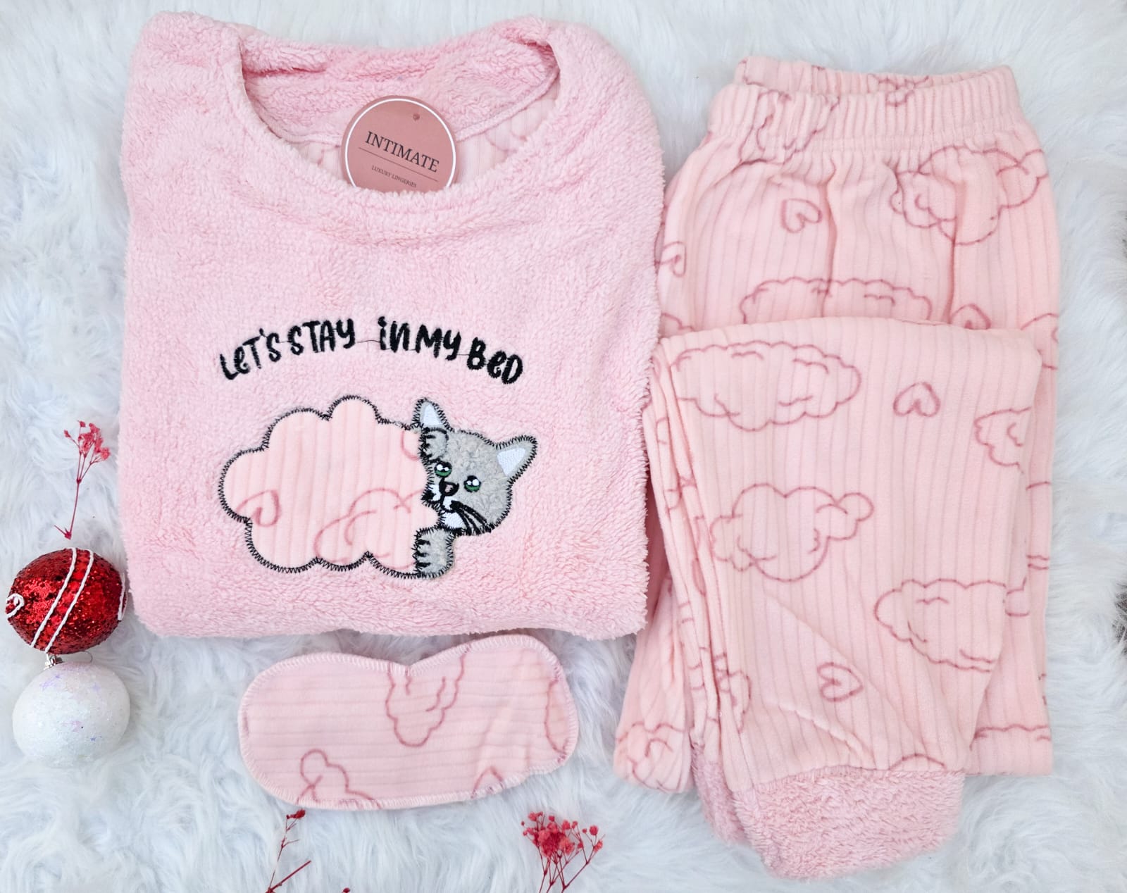 IMG-20251115-WA0069 Pyjama Polaire Rose Bébé "Let's Stay In My Bed" – Image 1