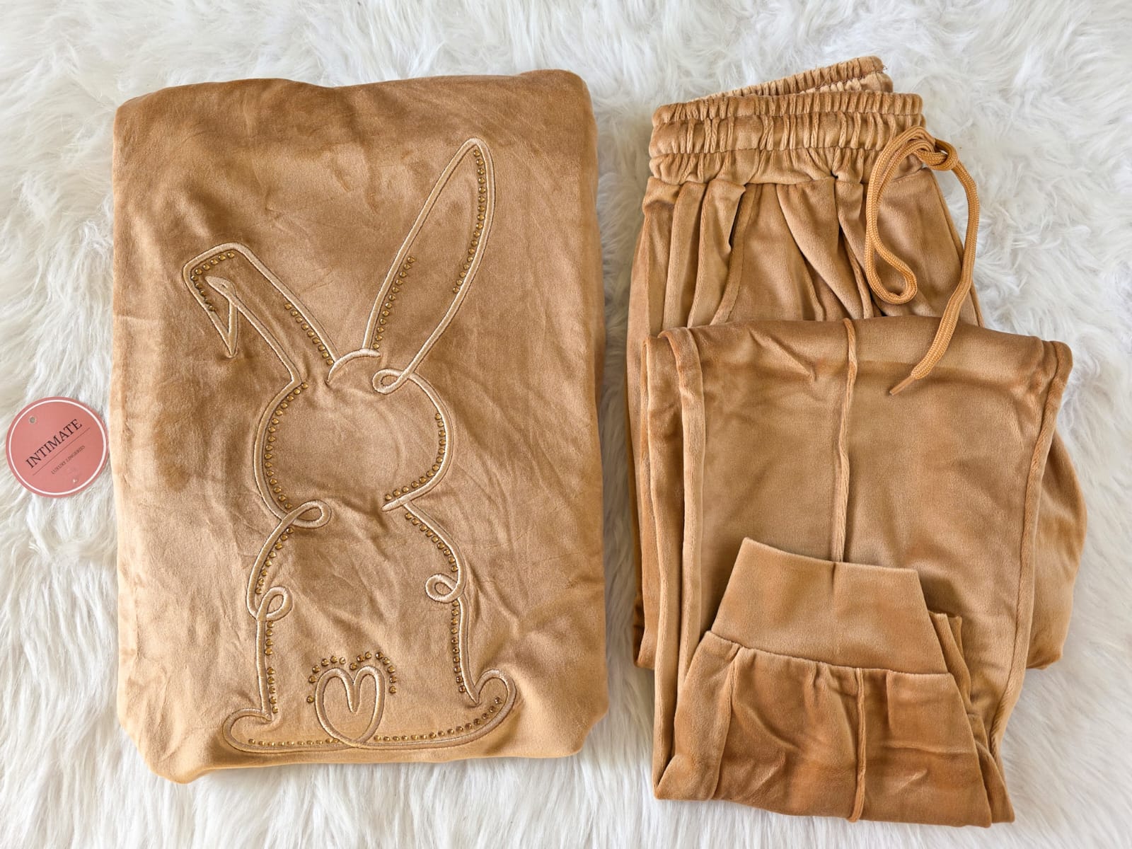 IMG-20251204-WA0077 Pyjama Velours Capuche Beige Lapin – Image 1