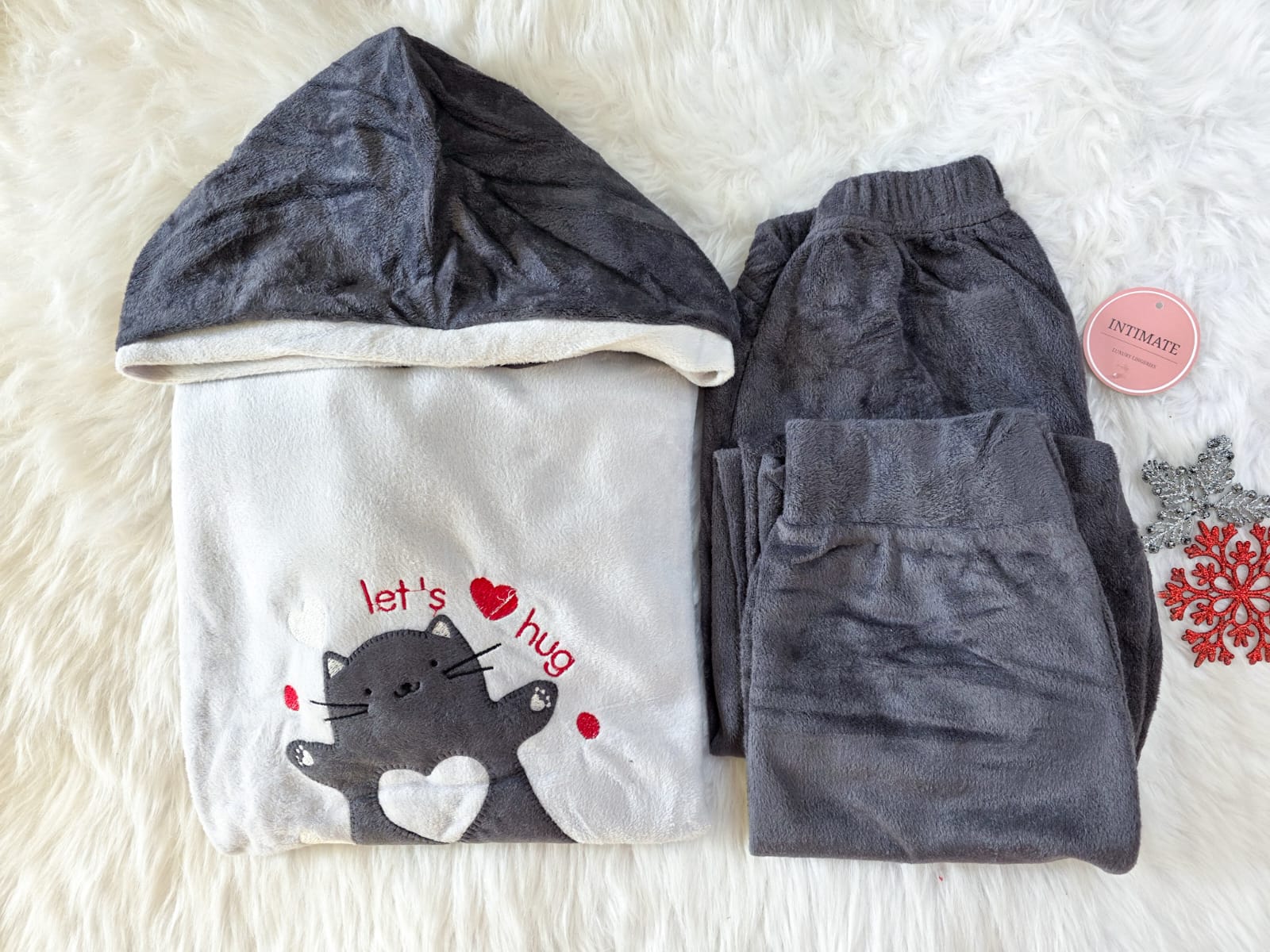 IMG-20251204-WA0079 Pyjama Velours Capuche Gris Charbon " Let's Hug" – Image 1