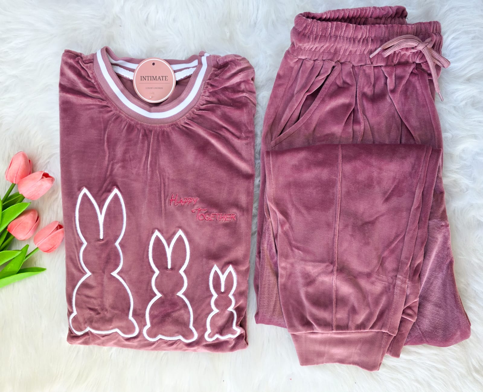 IMG-20251204-WA0167 Pyjama Velours Capuche Rose Lapins – Image 1