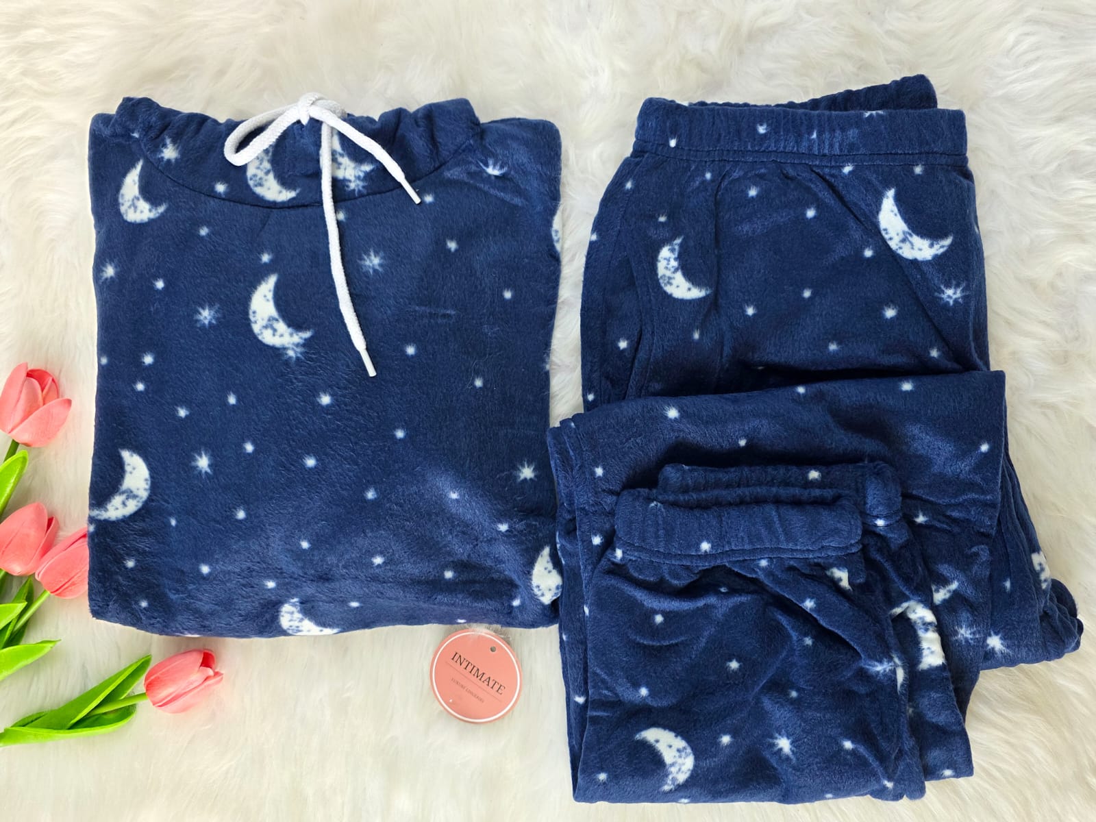 IMG-20251204-WA0182 Pyjama Velours Capuche Bleu Imprimé Croissants – Image 1