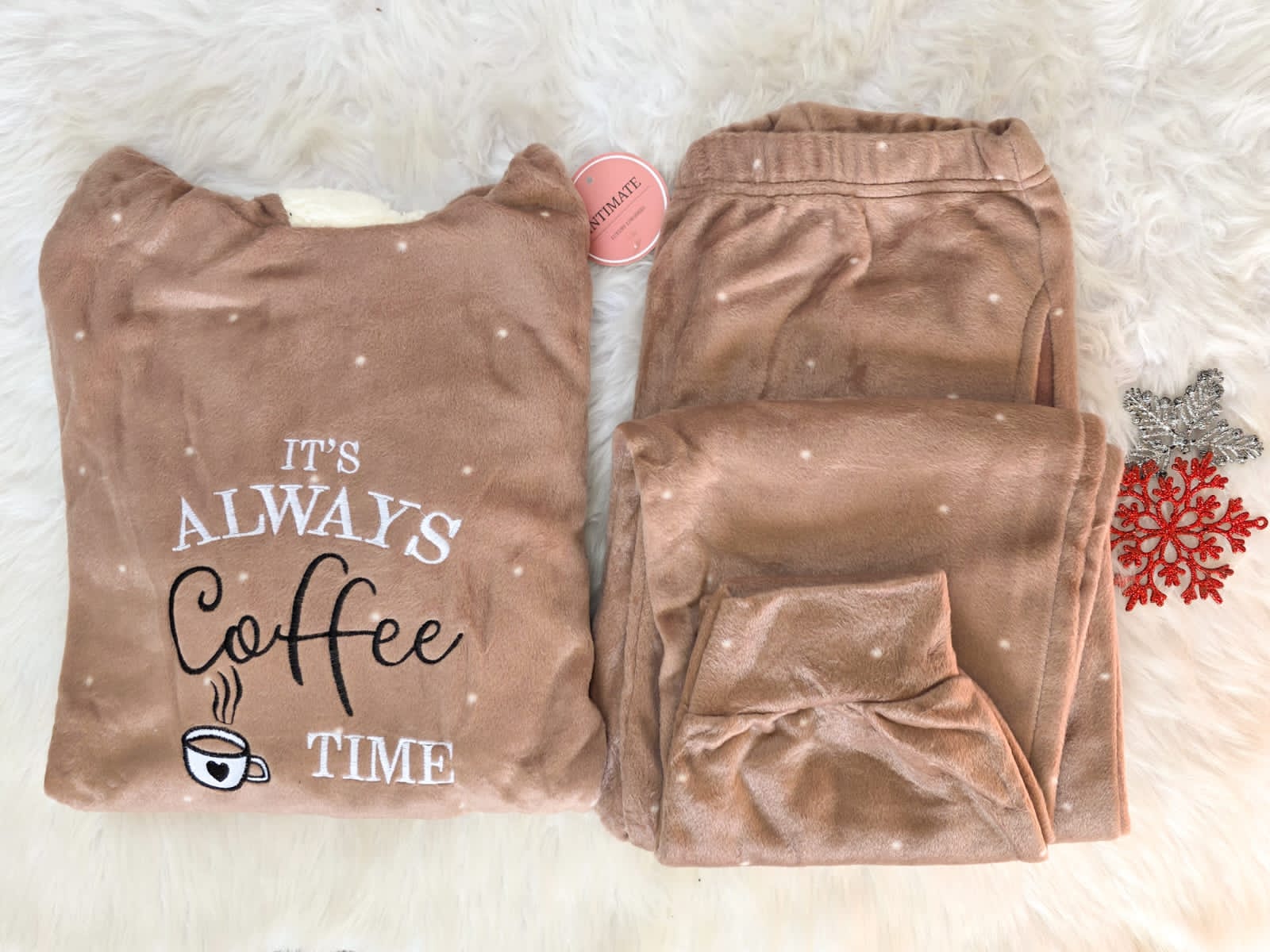 IMG-20251204-WA0199 Pyjama Velours Capuche Beige "It's Always Coffee Time" – Image 1