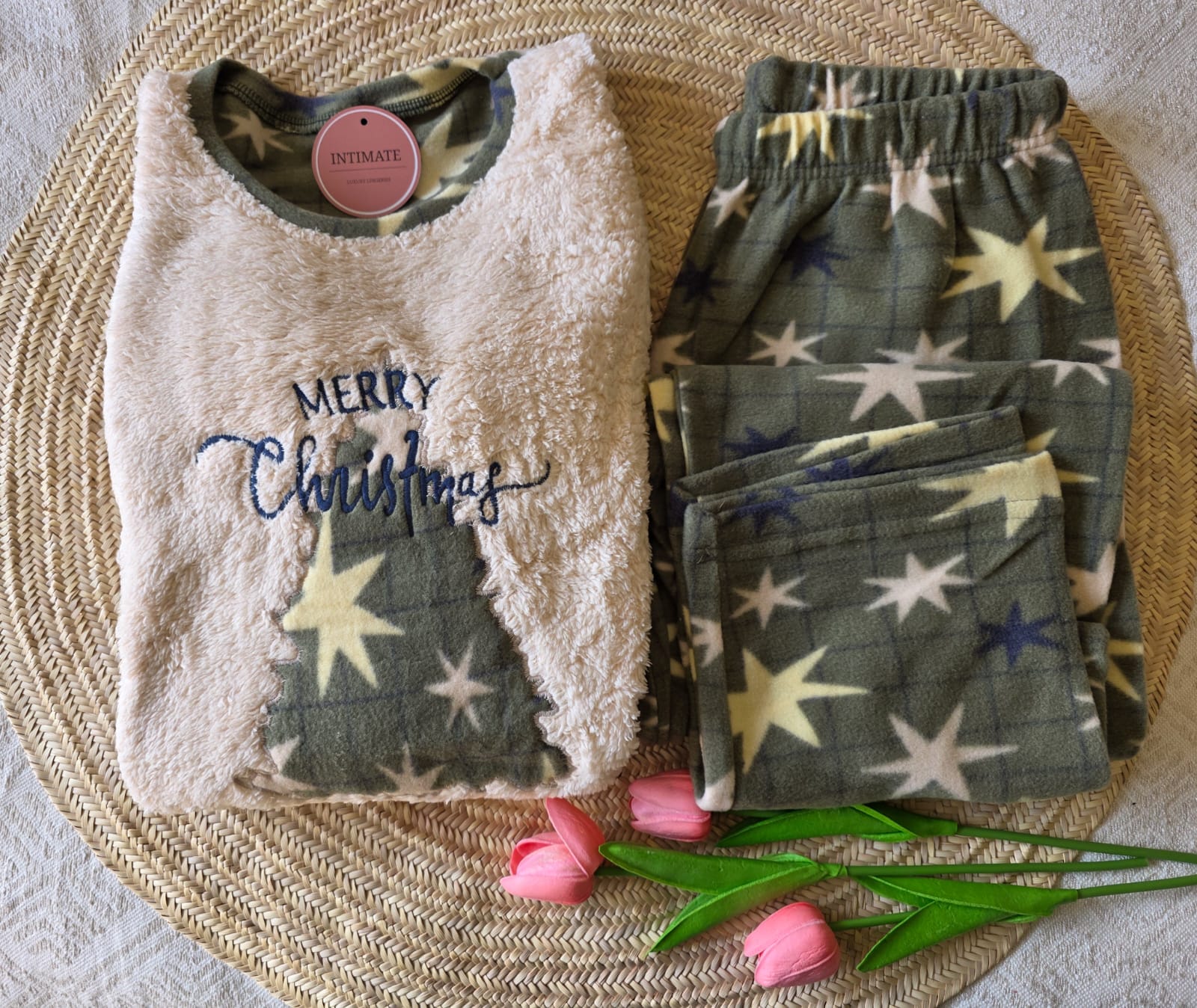 IMG-20251212-WA0036 Pyjama Polaire Vert & Beige "Merry Christmas" – Image 1