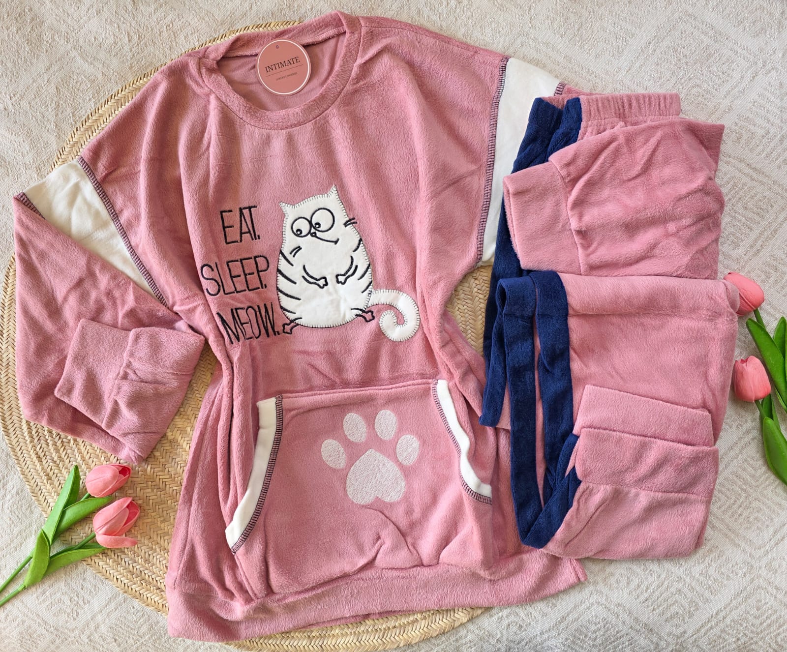 IMG-20251212-WA0061 Pyjama Velour Rose "Eat Sleep Meow" – Image 1