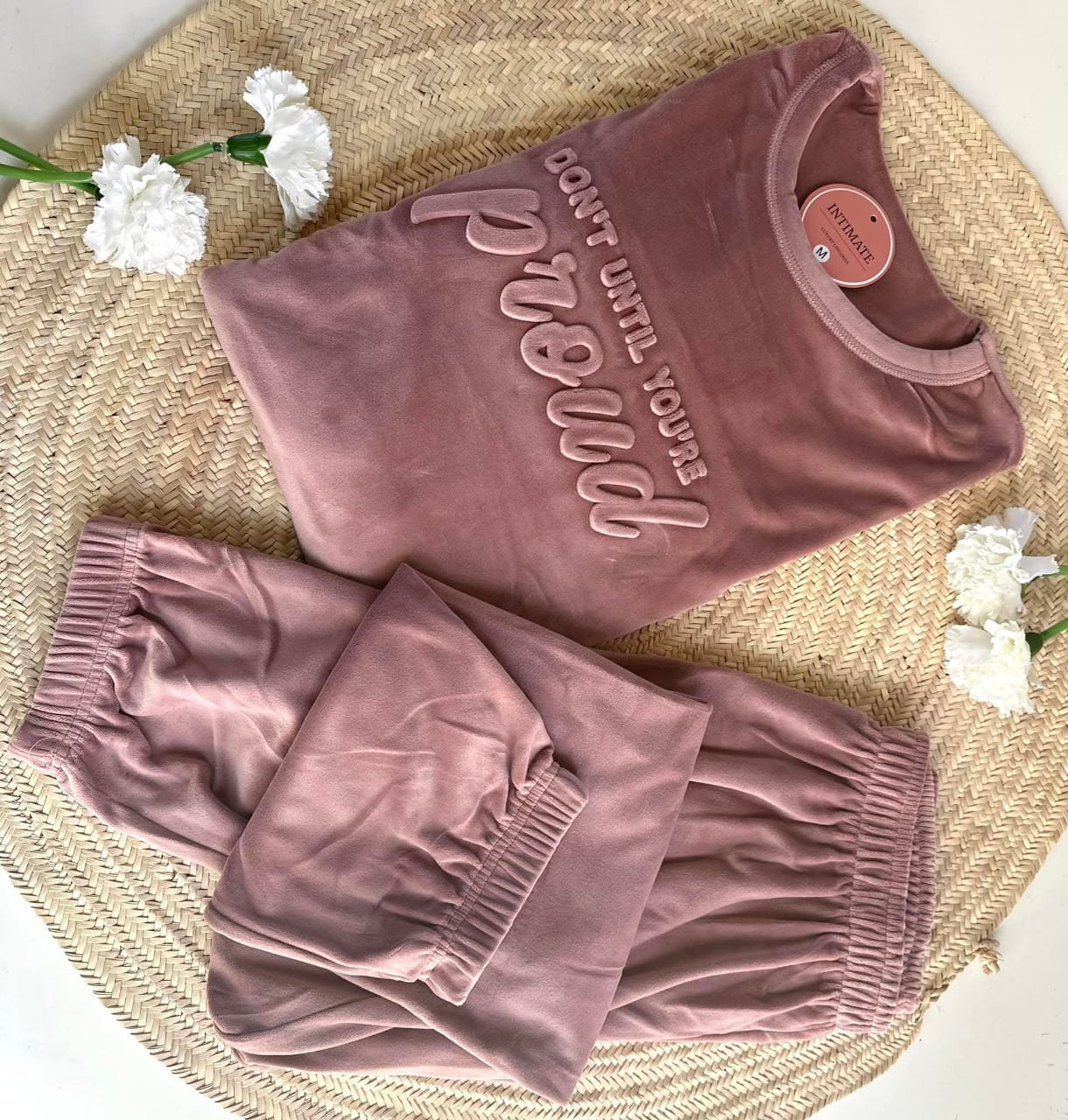 IMG-20260102-WA0036 Pyjama Velours Rose "Proud" – Image 1