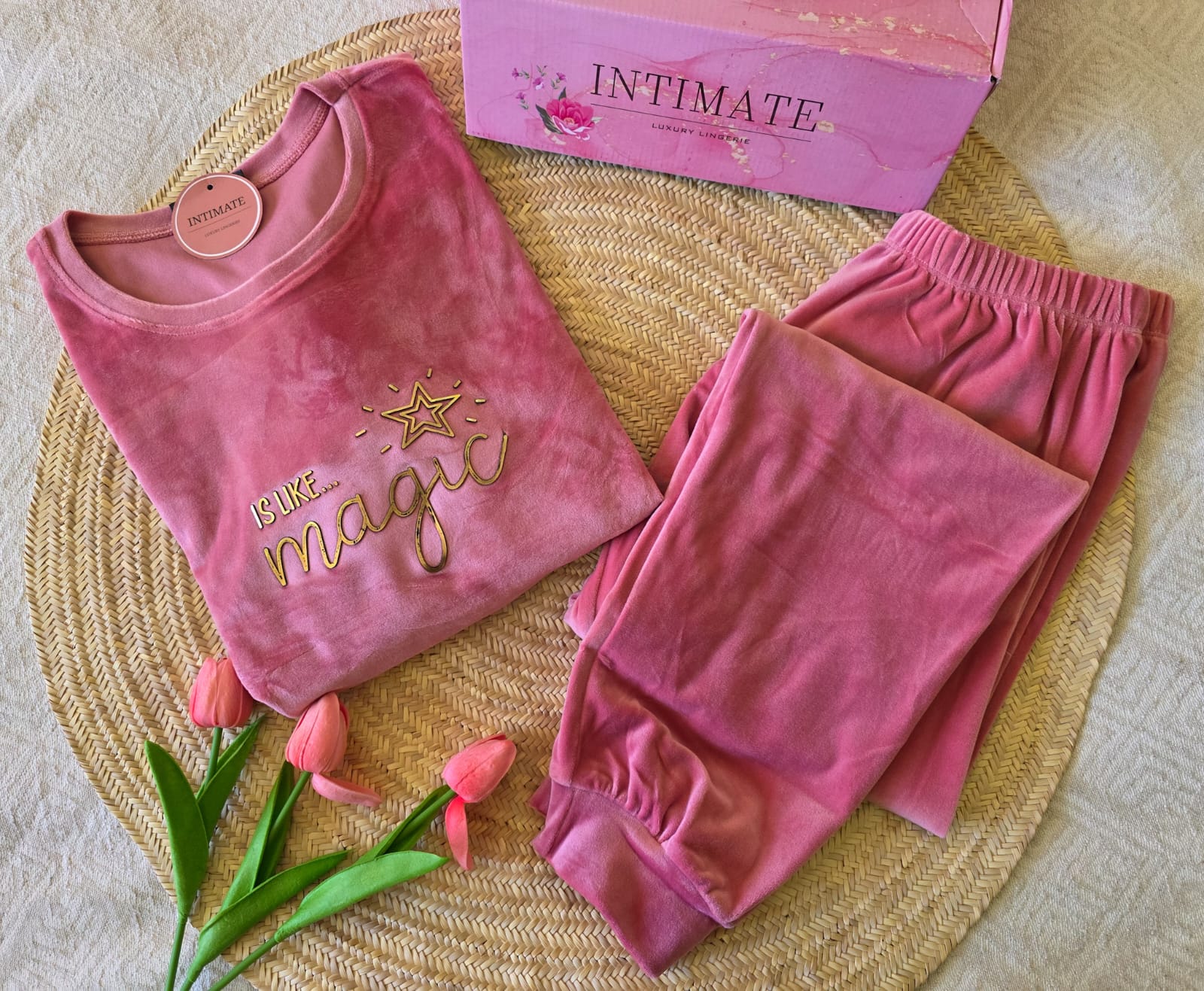 IMG-20260109-WA0047 Pyjama Velours Rose "Is Like...Magic" – Image 1
