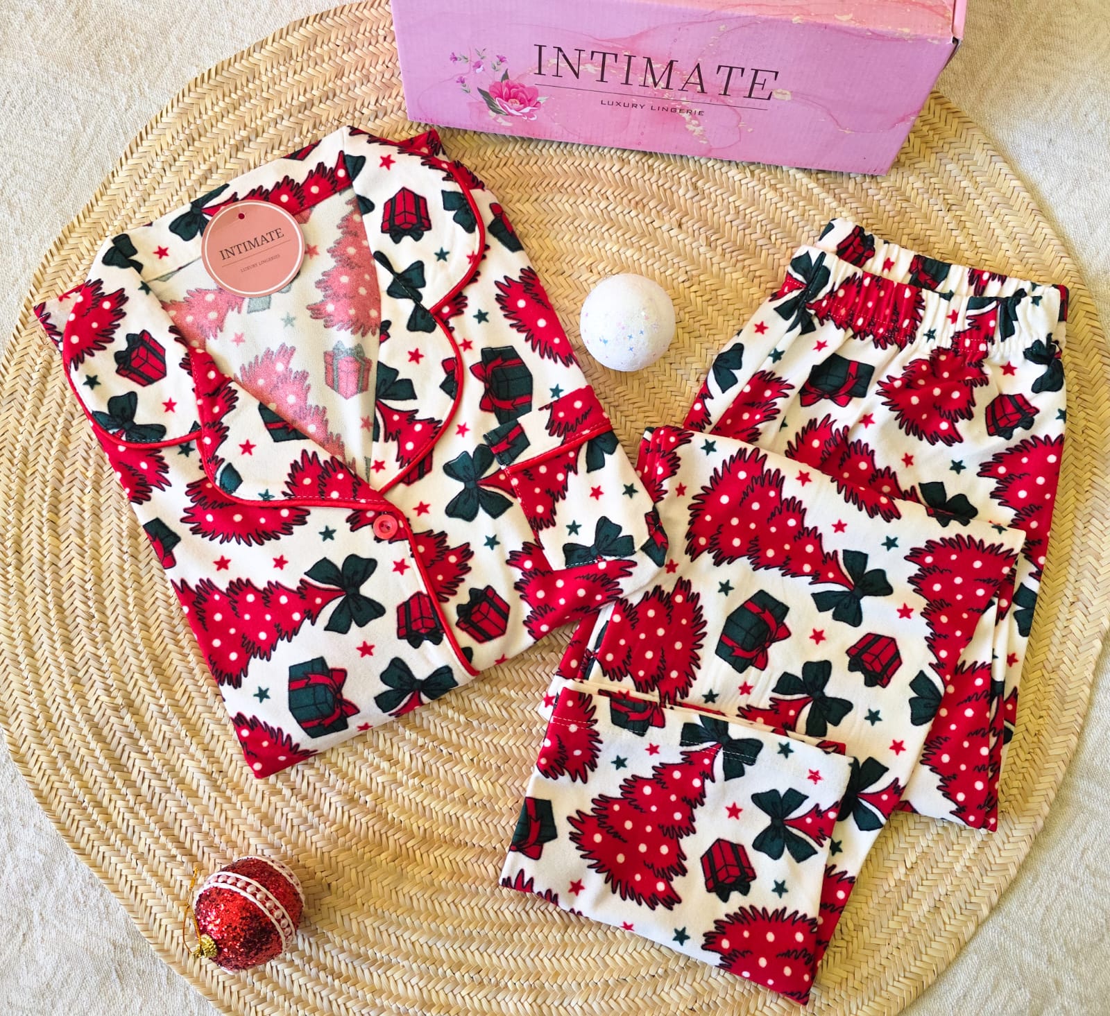 IMG-20260109-WA0061 Pyjama Chemise Velours Beige Sapin & Cadeau – Image 1