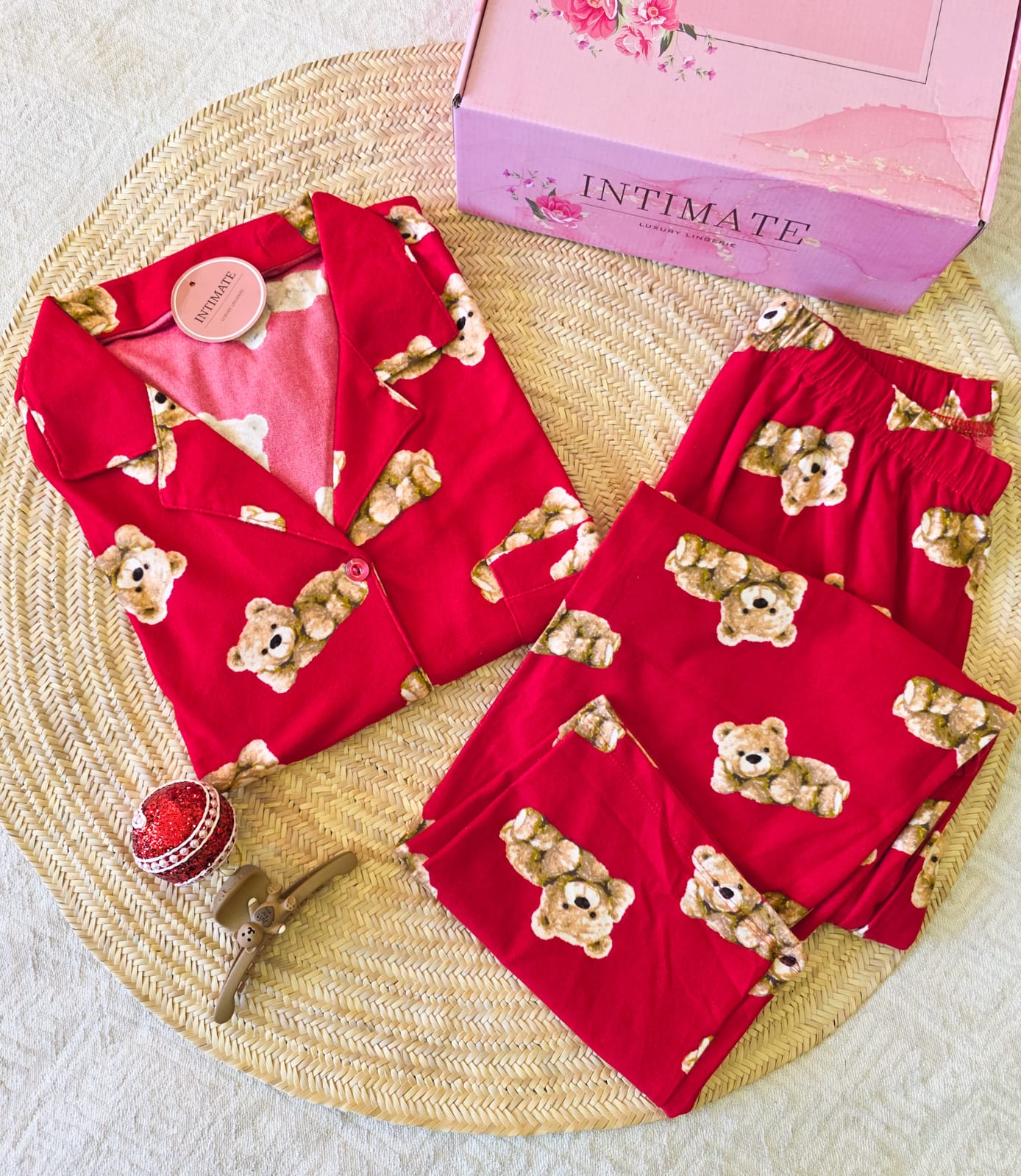 IMG-20260109-WA0066 Pyjama Chemise Velours Rouge Imprimé Nounours – Image 1