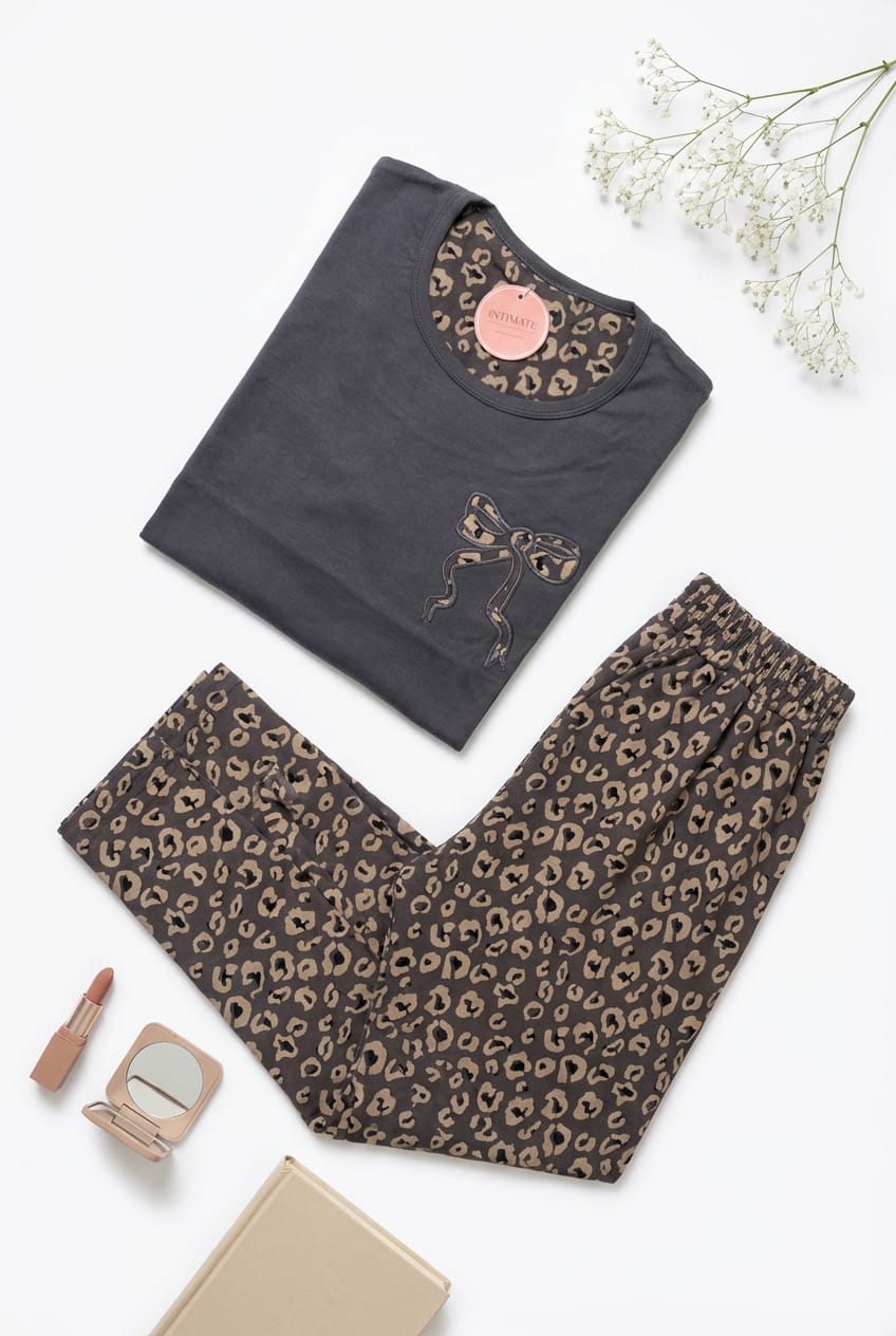 IMG-20260214-WA0040 Pyjama Coton Gris & Beige Imprimé Papillon – Image 1