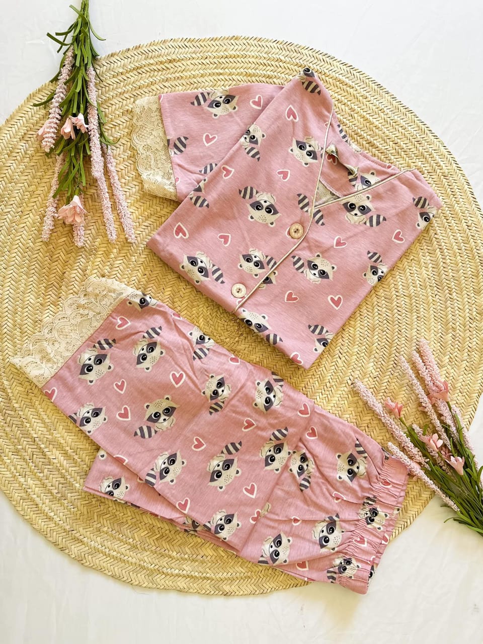 IMG-20260307-WA0032 Pyjama Pantalon Coton Rose & Dentelle Beige – Image 1