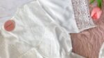Pyjama Chemise Demi Manches Satin & Dentelle en Blanc – Image 2